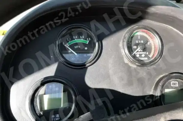 фронтальный погрузчик frontal 200 красный, фотография 7