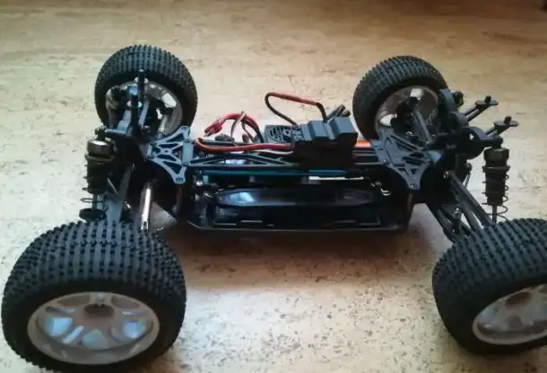 Продам гоночный радиоуправляемый автомобиль, фотография 2