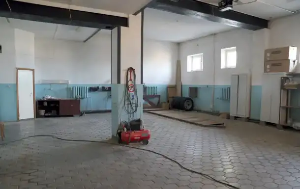 Продается офисное здание с гаражом. Офисное здание 2020 кв.м 2 020,00 м2, фотография 10