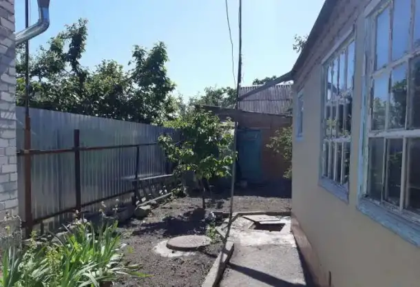 Продаётся дом в Ессентуках, район школы Нижнего рынка. 2 дома на одном участке, 5-комнатнат, 90 кв.м., жилая площадь 55к 90,00 м2, фотография 3