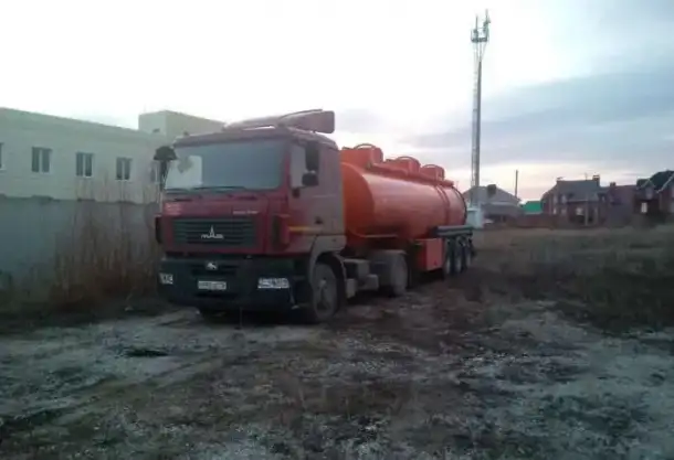 Бензовоз МАЗ 5440, фотография 1