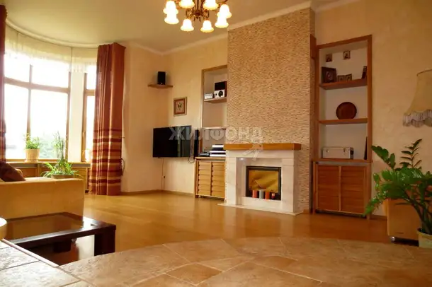 Дом 350 м2 на участке 15 сот., фотография 1