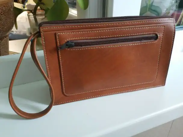Компактная черная кожаная чистая малая Барсетка 15x10x7 см  Langnika Italy Италия  Сзади место для ремня, фотография 20