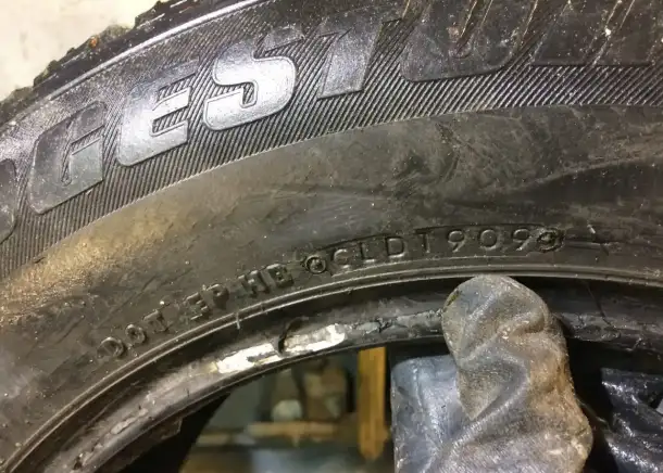 шина б/у Bridgestone Blizzak WS60 215/65 R16 98R, фотография 9
