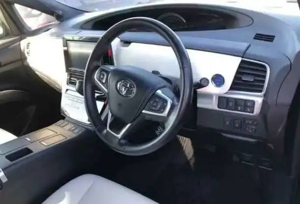 Toyota Estima, фотография 2
