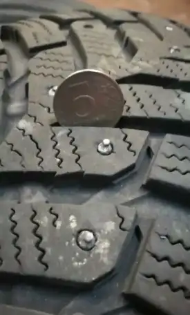 Шины 215/65 16 б/у зимние шипованные, фотография 4