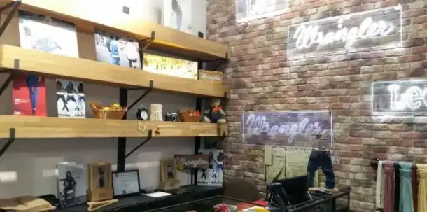Продавец-консультант, фотография 1