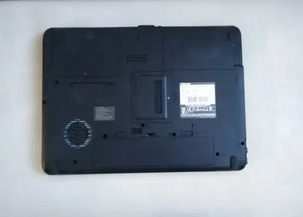 Toshiba Satellite A300-1EC ноутбук, фотография 3