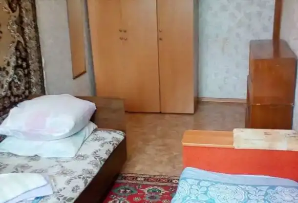 2-х комнатная на сутки у метро 