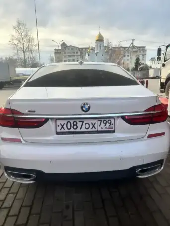 Автомобиль БМВ7 BMW 7-Series, фотография 2