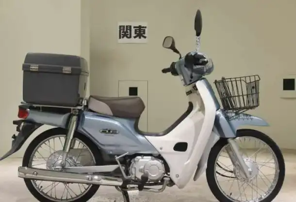 Мотоцикл дорожный Honda Super Cub рама AA04 скутерета корзина рундук гв 2012, фотография 2