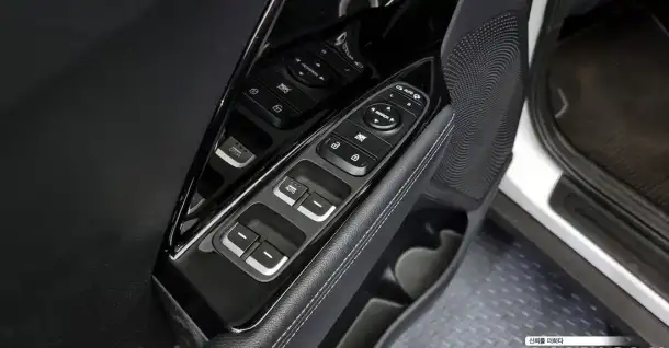 Kia Niro HEV Prestige, фотография 20