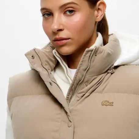 Женский стёганый жилет lacoste с капюшоном, фотография 3