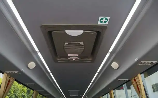 Туристический автобус Golden Dragon XML6127JR 53 места, фотография 8