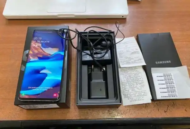 Samsung Galaxy S10 оригинал бу. Комплект, фотография 1