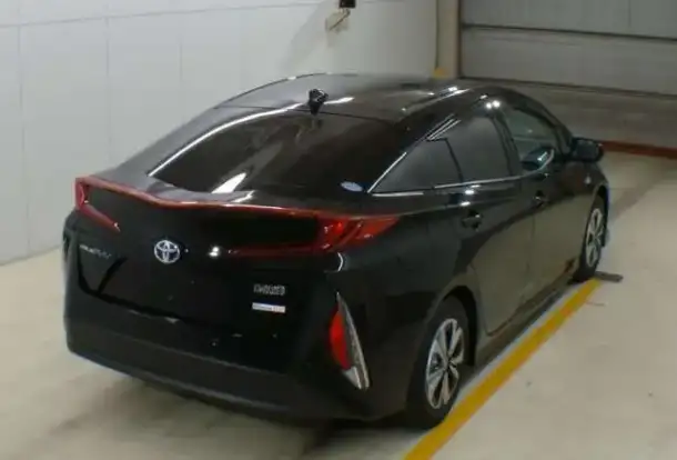 Лифтбек гибрид Toyota Prius PHV кузов ZVW52 модификация S Navi Package Safety Plus гв 2018, фотография 4