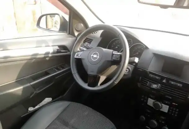 Продам OPEL ASTRA H Рестайлинг Седан 2010, фотография 9