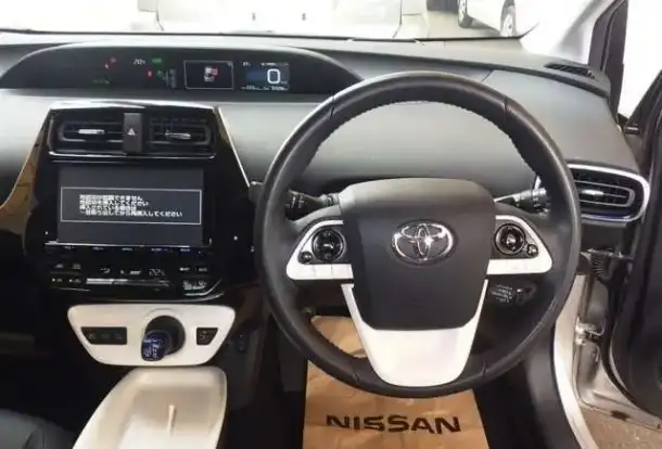 Лифтбек гибрид Toyota Prius кузов ZVW51 модификация A Touring Selection гв 2016, фотография 4