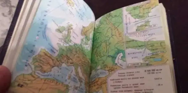 Географический Атлас мира  10x8 см  250 страниц 1986  указатель географических названий  хор сост, фотография 2
