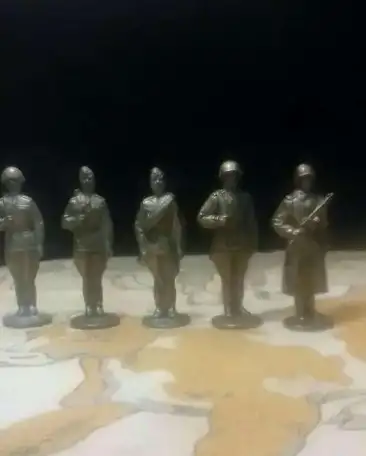 Оловянные солдатики. Рядовые в касках, пилотках и т.д, фотография 1