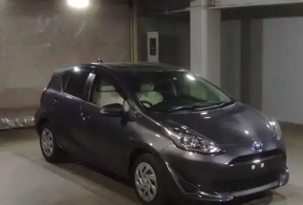 Хэтчбек гибрид Toyota Aqua кузов NHP10 2-й рестайлинг модификация G Soft Leather гв 2018, фотография 1