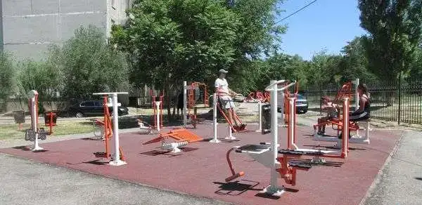 Уличные тренажеры и оборудование для спортивных площадок, фотография 1