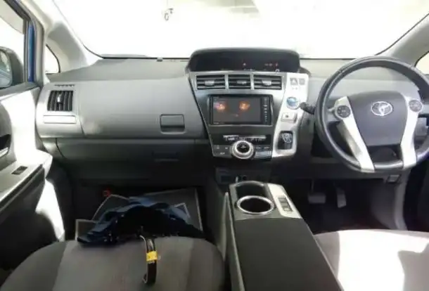 Минивэн 7 мест гибрид Toyota Prius Alpha кузов ZVW40W модификация G гв 2012, фотография 3