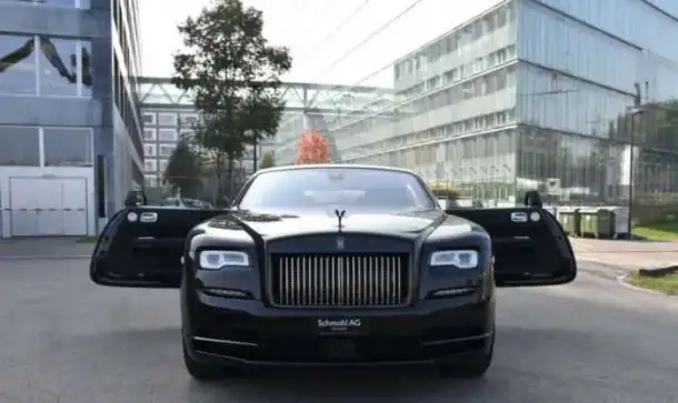 Rolls-Royce Dawn Black Badge 2017 года выпуска, фотография 2