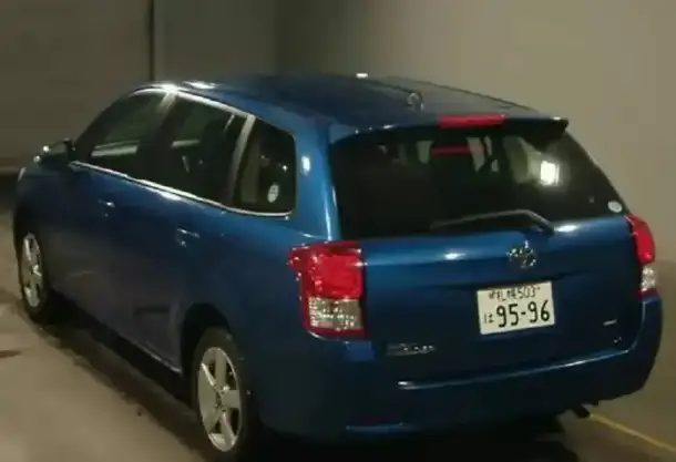 Toyota Corolla Fielder полноприводный универсал, фотография 2