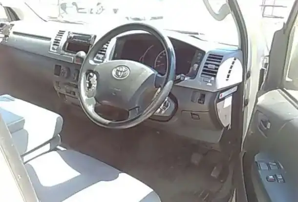 Toyota Hiace Van грузопассажирский микроавтобус  лестница и багажник на крыше, фотография 5
