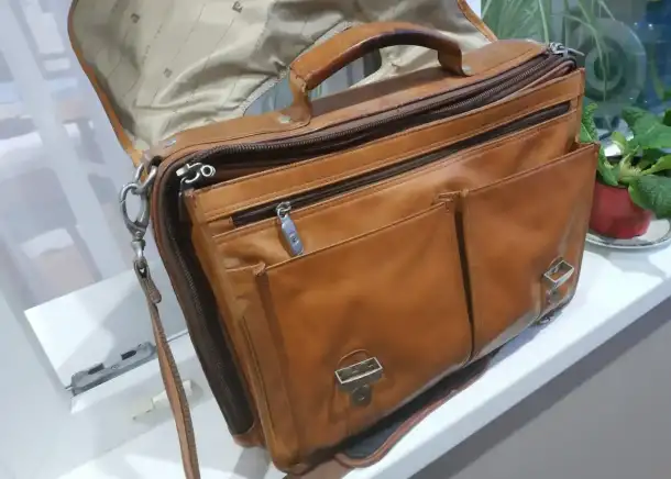 Ретро Прочная желтая Сумка Портфель бу  Pierre Cardine   41 x 33 x 20  см  Расширяется по толщине с 8 до 20 см, фотография 11