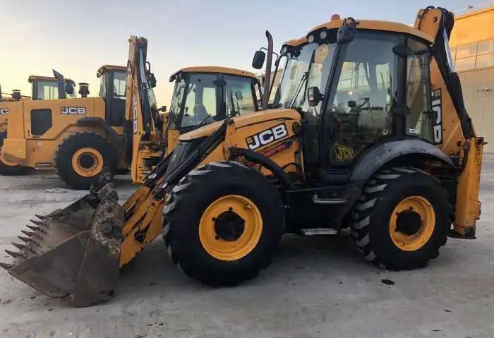 Проф ремонт бензобаков пластиковых для тракторов JCB cx. В СПБ, фотография 1
