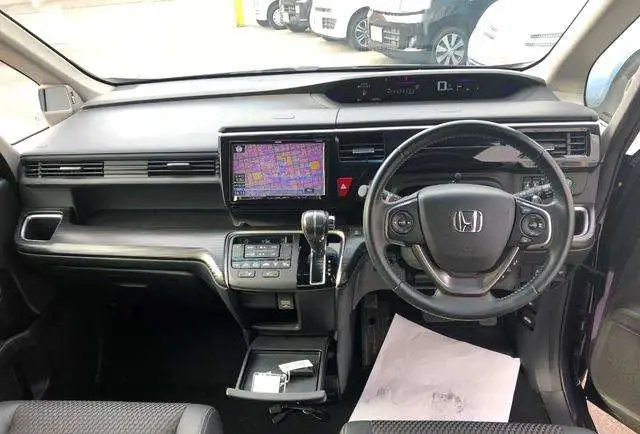 HONDA STEPWAGON SPADA, фотография 8