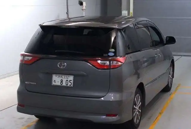 Toyota Estima, фотография 3