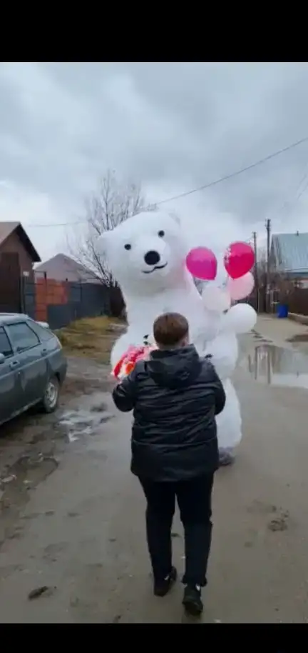 Весёлые поздравления, вручение подарков и цветов ростовыми персонажами, фотография 4