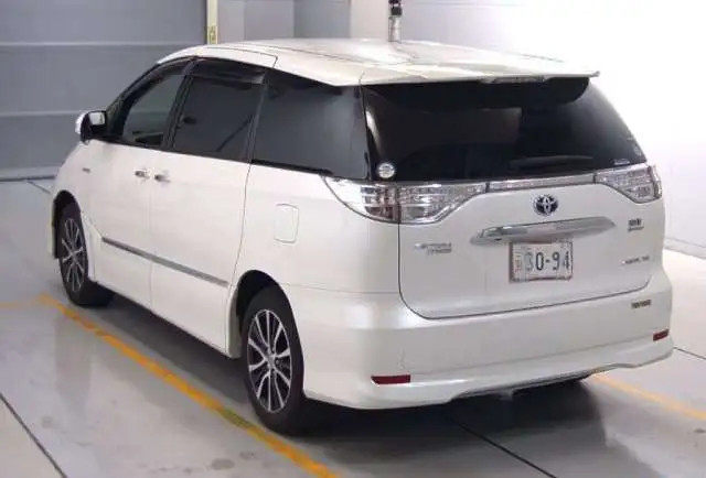Toyota Estima, фотография 1