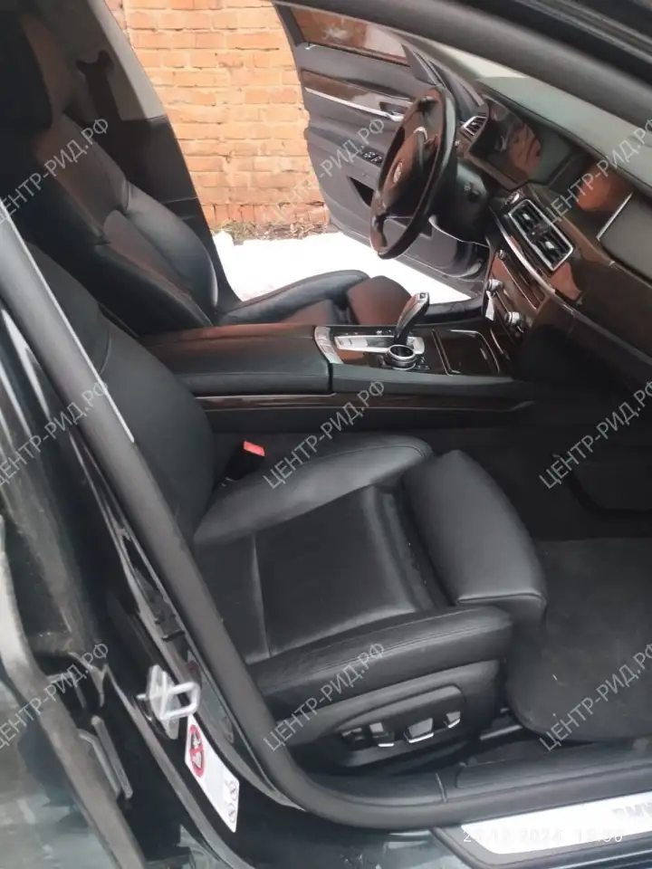 Автомобиль BMW 7 серия, 2013, фотография 11