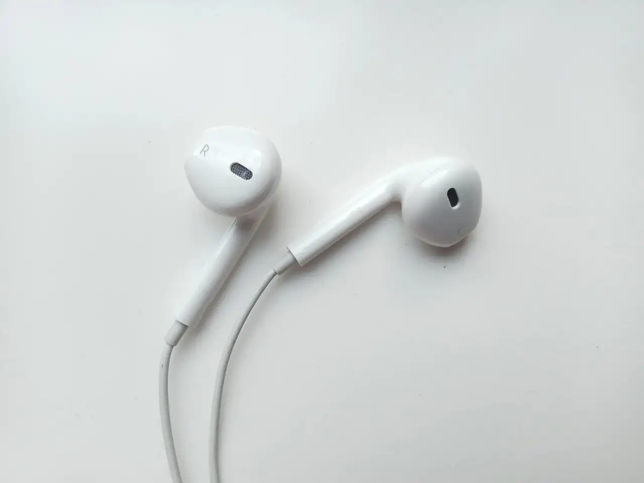 Наушники-вкладыши 1,15 м. mini-jack 3,5 мм. белые, фотография 3