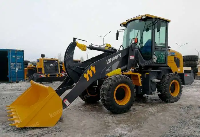 фронтальный погрузчик XCMG LW180FV, фотография 1