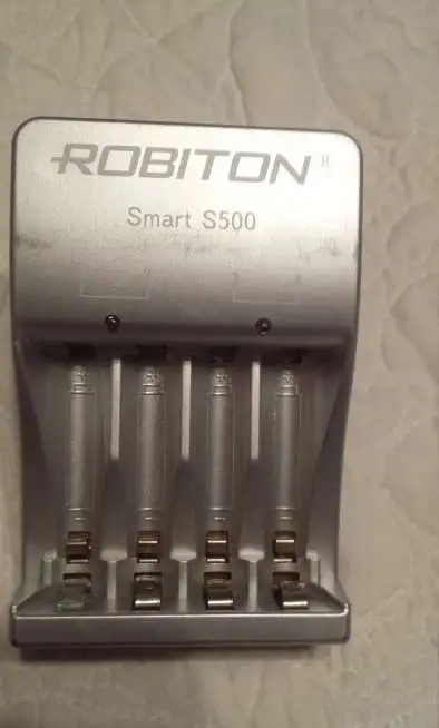 Зарядное устройство Robiton Smart S500 для четырёх пальчиковых аккумуляторных батареек, фотография 1