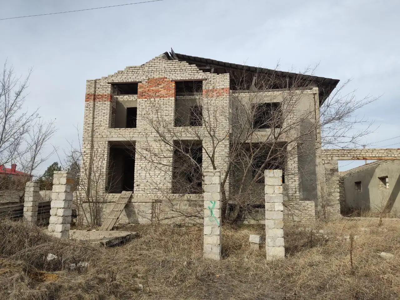 Продам земельный участок в Луганске с недостроем., фотография 1