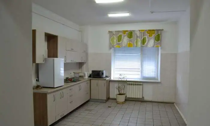 Здание с гаражами и территорией 60 соток, фотография 4