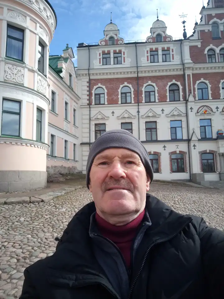 Мужчина 65,пенсионер,совершенно без в.привычек,не судимый,ищет работу рабочим по обслуживанию здания., фотография 1