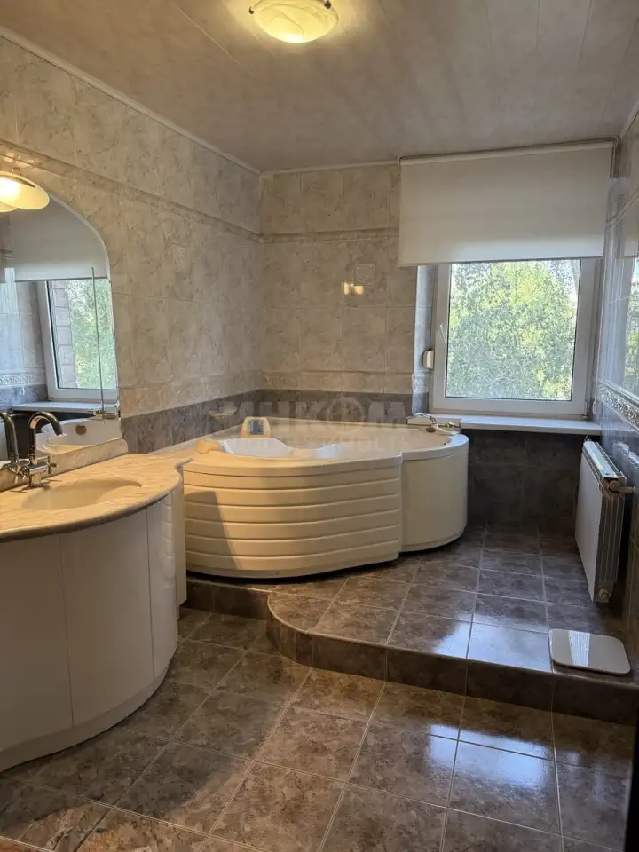 Квартира 167 м2 в городе Луганск улица Советская, 167,00 м², 4 эт., улица Советская, фотография 4