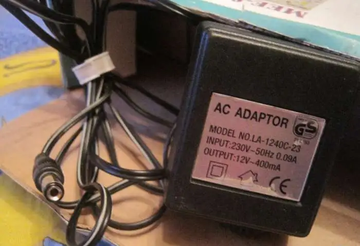 Зарядка sony-ericsson  cst-13  4.9v - 450 ma разъём выхода нестандартный используется в частности  как зарядка для пита, фотография 5