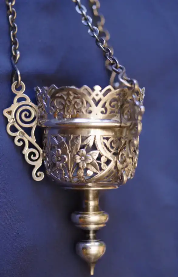 Старинная подвесная лампада из серебра 