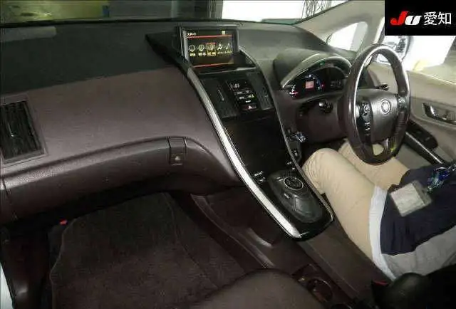 Седан гибрид TOYOTA SAI, фотография 3