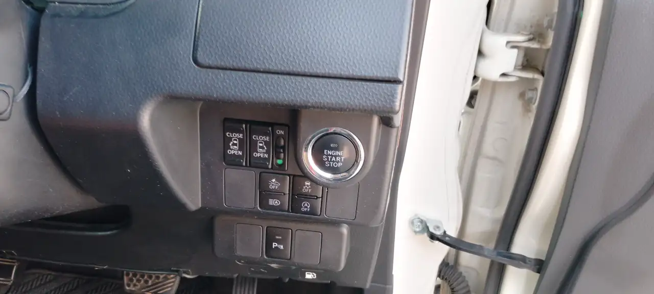 ПРОДАЮ TOYOTA ROOMY 1.0 CUSTOM G-T, фотография 9