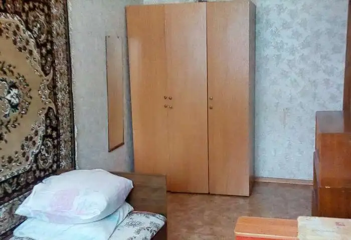 2-х комнатная на сутки у метро 