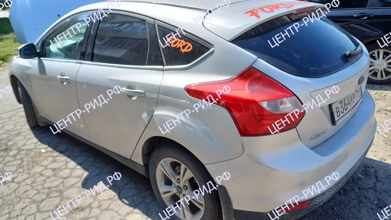 Автомобиль Ford Focus, 2012, фотография 3